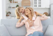 6 навичок, яким батьки забувають навчити доньку: вони важливіші за всі оцінки