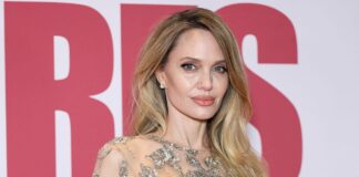 У напівпрозорій сукні: Анджеліна Джолі підкорила модним виходом в Парижі (фото)