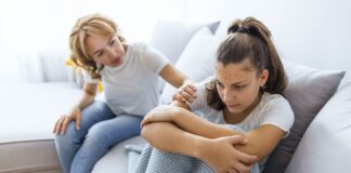 Ось що роблять батьки, з якими не хочуть спілкуватися їхні діти: 9 головних помилок