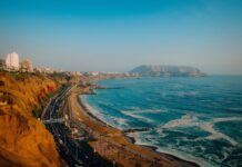 Де можна погрітися в березні після зими: країна стародавніх інків, де океан як молоко, а обід коштує 5 євро