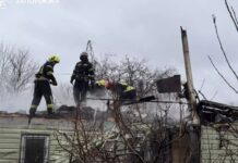 Запорізькі рятувальники ліквідували загоряння даху приватного будинку