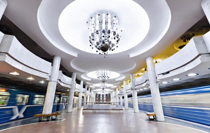 _harkiv_dva_poyizdi_v_rusi_stantsiya_bagato_svitla_6_facebook_com_metro_kh_1ebde3976e1b736930d25dd2be0410e1_1300x820