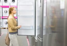 Як вибрати холодильник, який не згорить від першого ж блимання світла