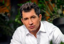 Тримав це в секреті 8 місяців: Джеджула вперше показав обличчя найменшої доньки