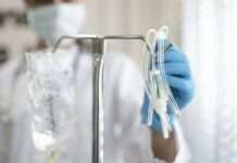 У Чернігові жінка померла після косметологічних процедур у клініці: що каже поліція