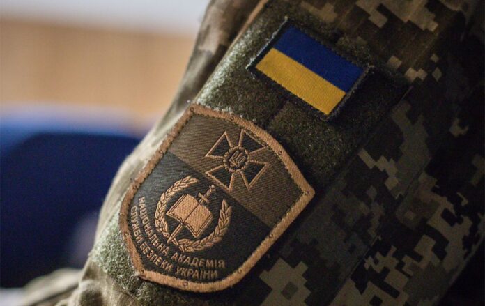 _natsionalna_akademiya_sbu_shevron_z_praportsem_na_pikseli_krup_plan_facebook_com_nationalacademyssu3_11eaa457d0e1dccc15febbeffbc37ff5_1300x820