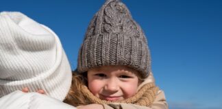 Щічки не горітимуть: головна помилка мам при виборі зимового крему для дітей