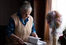 Виплати пенсій за січень скоротили: скільки отримали українці