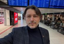 “Після підйому на 21 поверх”. Сергій Притула насмішив рідкісним фото з доньками