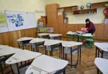 Дистанційка та “освітня міграція”: як у Києві рятують школярів від холодних класів