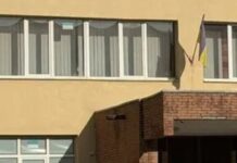 Поліція Дніпра працює на місці події в навчальному закладі