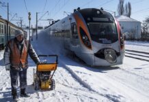 Поїзди скасовують й запускають автобуси: УЗ терміново змінила графік у трьох областях