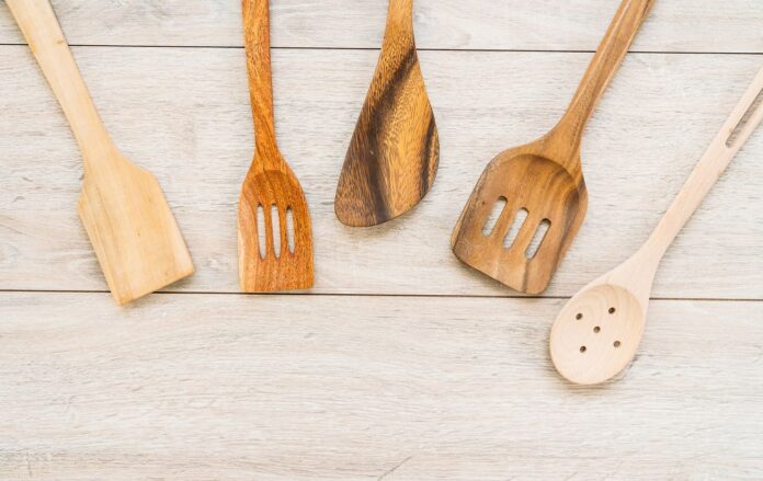 wood_utensils_cfbed8294225be471288b7c3cb27f44e_1300x820