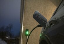 Маєте електромобіль, але живете в квартирі? Як заряджати його вдома безпечно й законно