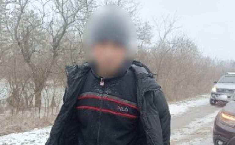 На Дніпропетровщині чоловік пошкодив пʼять автомобілів: слідчі повідомили про підозру