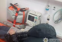 У Нікополі поліцейський запобіг нещасному випадку та допоміг жінці, якій стало зле