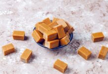 Схожі на “Снікерс”, але корисніші: ці домашні цукерки “заряджають” енергією