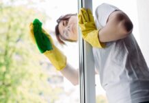 Без розводів і зусиль: як швидко помити вікна перед Великоднем