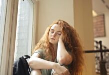 Чому нас “беруть у полон” негативні думки та як навчитися їх контролювати