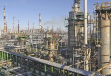 Дрони атакували в Ленінградській області РФ завод КІНЕФ