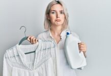 Зіпсуєте одяг назавжди: 5 речей, які не можна прати з кондиціонером