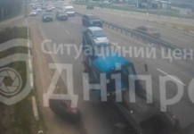 У Дніпрі в трактора на ходу відлетіло колесо: подробиці ДТП на Новому мосту