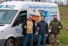 Мер Кам’янського разом із волонтерами передав мікроавтобус Mercedes розвідникам