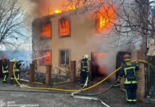 У Підгородному спалахнула пожежа у будинку на загальній площі 200 кв.м