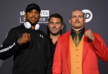 Усик привіз Джошуа до Львова: як зірки боксу “запалили” по-українськи (відео)