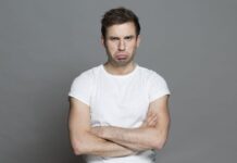 Коли у стосунках ви одна доросла: ознаки, що ваш чоловік застряг у дитячій позиції