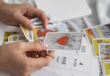 Таро-гороскоп на вихідні: кому доля готує сюрприз, а кому – випробування