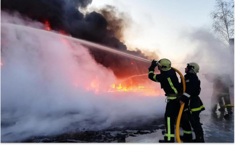 Причини займання встановлюються: в одному з сіл Запорізького району спалахнула господарча споруда