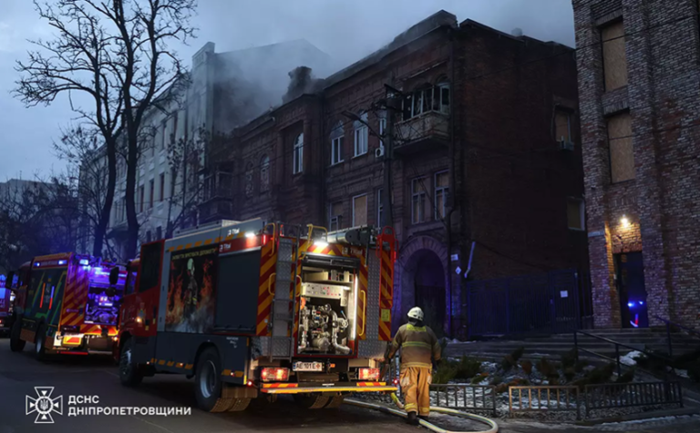 Надзвичайники врятували літнього чоловіка на пожежі у Соборному районі Дніпра