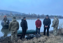 Намагалися втекти з країни на човні: біля Дністра затримали трьох ухилянтів з різних областей України