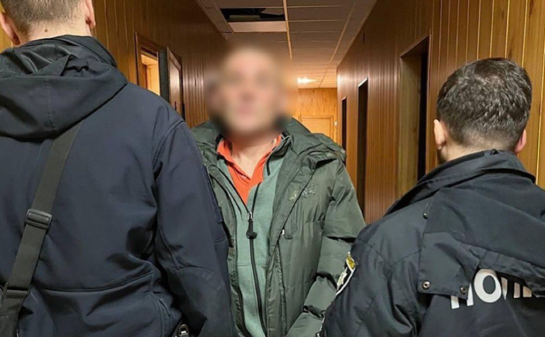 Напав на охоронця та пограбував його: правоохоронці затримали зловмисника