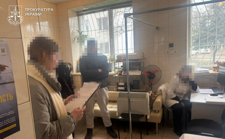 4,5 тис. доларів за інвалідність для військовозобов’язаного: на Дніпропетровщині викрито трьох медпрацівників-хабарників