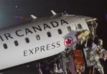 Двоє пілотів загинули у Нью-Йорку через зіткнення авіалайнера з пожежним автомобілем