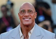 “Це для мене честь”. Двейн Джонсон зворушливо підтримав полк “Скеля” (відео)