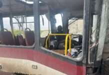 Влада: на Харківщині російський дрон вдарив по автобусу – загинула людина, є постраждалі