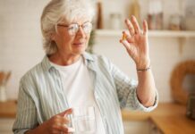 Чи існує “пігулка довголіття”: генетик пояснив, що насправді показує наука