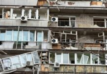 У Дніпрі дрон влучив у багатоповерхівку, п’ятеро поранених – ОВА