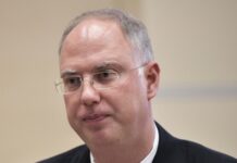 Politico твердить, що РФ пропонувала США припинити надання розвідданих Україні. Дмитрієв назвав це фейком