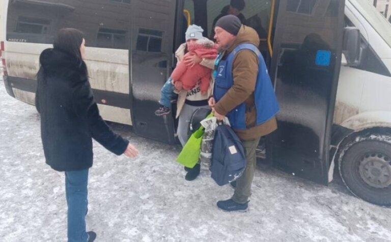 Із прифронтових громад Синельниківщини евакуювали понад 45 тисяч людей