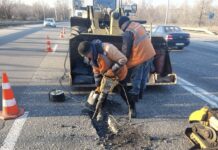 Яма на дорозі: як не “вскочити” в ДТП та хто оплатить ремонт машини