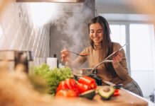 Це найгірший час додавання солі до бульйону: не робіть цю помилку