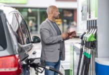 Мінус літр на 100 км: дієві поради водіям, як реально зекономити пальне