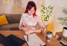 Маска турботи: який прихований страх змушує вас контролювати життя близьких