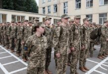 Батьків почнуть штрафувати? Що буде, якщо не стати на військовий облік у 17 років