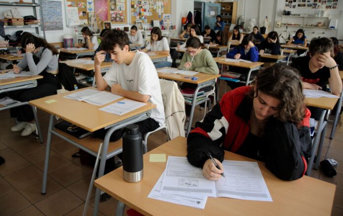 _ispit_testi_studenti_ispaniya__gettyimages_1473454343__14__fd40df0592f0ad0a1390fea09f5f88bb_1300x820