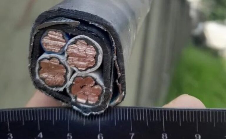 Вкрали 160 кг мідного кабелю на залізниці: на Дніпропетровщині затримали чоловіка та жінку